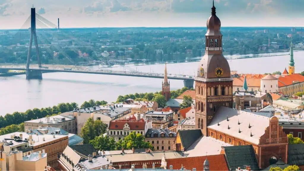 Riga bro over kanal, Studere medisin i Riga